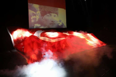 Kocaeli İzmit'te ‘İstiklal Uğruna’ tiyatral dans gösterisi yapıldı 