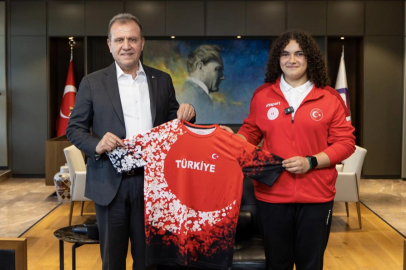 Dünya 2.’si kır çiçeği Nidanur’dan Başkan Seçer’e ziyaret