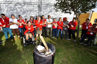 İzmir'de "İyiliğe Yolculuk" kampı!