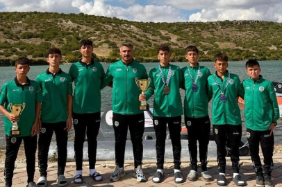 Sakaryalı sporcular Eskişehir’de ikincilik kupasını kaldırdı