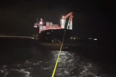 Çanakkale Boğazı'nda arızalanan kargo gemisi kurtarıldı