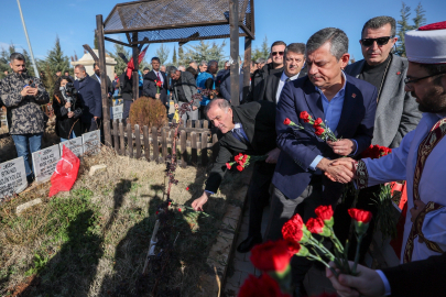 CHP Genel Başkanı Özgür Özel Adıyaman'da... Deprem şehitliğini ziyaret etti