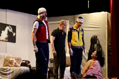 Bursa Gemlik'te ‘9 Canlı’ ayakta alkışlandı