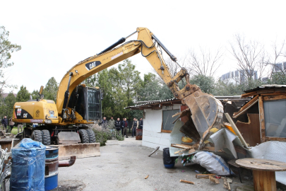Bursa Nilüfer’de kaçak barakalar yıkıldı