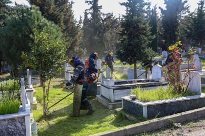Bursa'da şehitlik ve mezarlıklara bayram hazırlığı