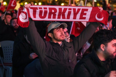 Kocaelililer, Romanya zaferini dev ekranda yaşadı