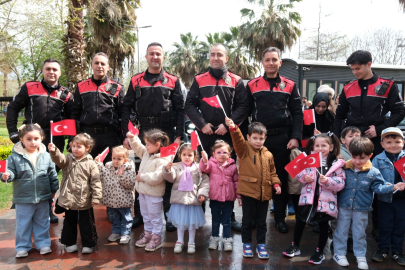 Kocaeli'de minikler polis amcalarını ağırladı