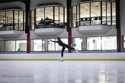 Ankara'da buz pateni keyfi tam gaz