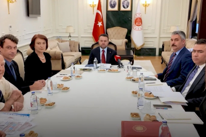 Bakan Gürlek Mumcu ailesiyle görüştü