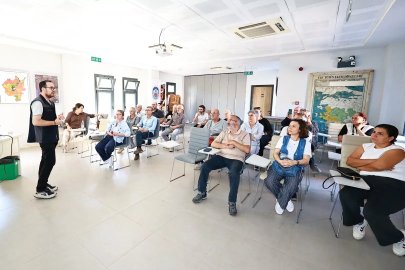 Efes Selçuk'ta zeytin üreticilerine budama eğitimi