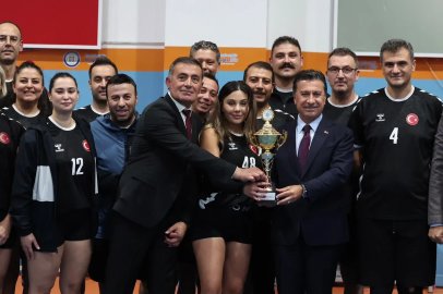 Muğla'da Cumhuriyet Kupası’nda personel sahaya çıktı