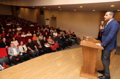 İzmir Çiğli’de Cumhuriyet coşkusu fotoğraf sergisi ile taçlandı