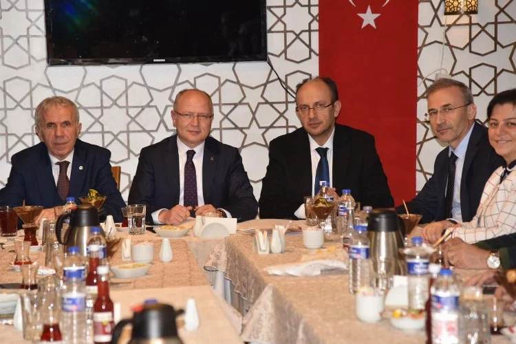 AK Parti Bursa'da istişareleri sürdürüyor