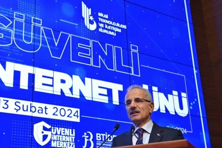 Bakan Uraloğlu: "Çocuklarınızı internette yalnız bırakmayın"