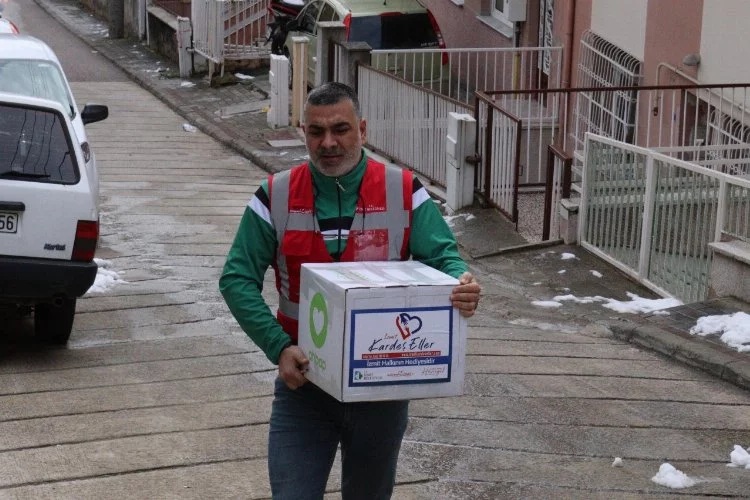 Kocaeli İzmit Belediyesi ihtiyaç sahibi vatandaşlara Ramazan kolisi desteğine başladı