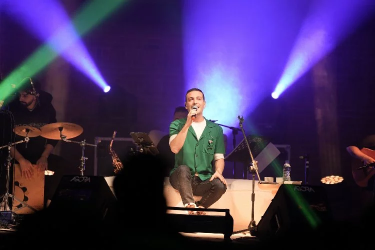 Oğuzhan Koç Akustik Konseri İzmir'i büyüledi